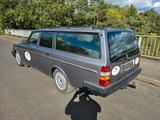 Volvo 240 GL Kombi 2,3 l###HU/AU ABGELAUFEN### - Volvo 240 mit Benzin-Antrieb: Automatik