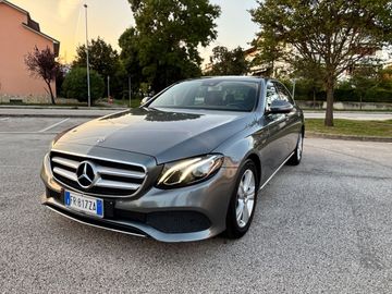 Mercedes E 200 - 2