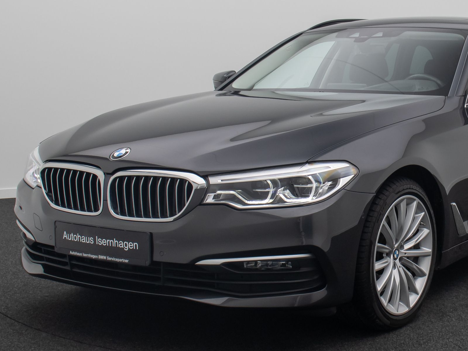 Fahrzeugabbildung BMW 540i xD HUD Kamera MSport Komfort Panorama19Zoll