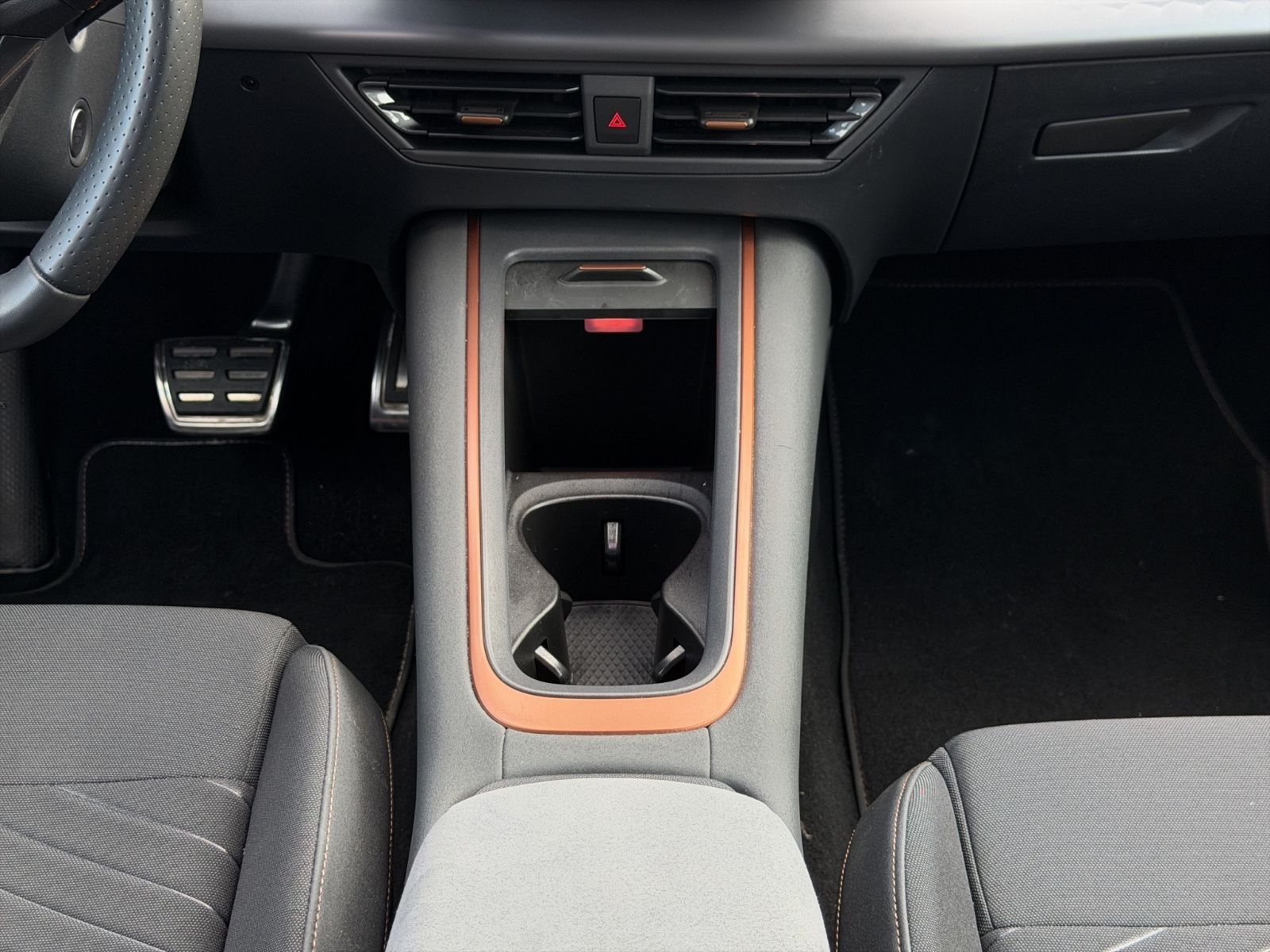 Fahrzeugabbildung CUPRA Born/Apple/PDC/Sportsitze/Ambiente/LED/Navi