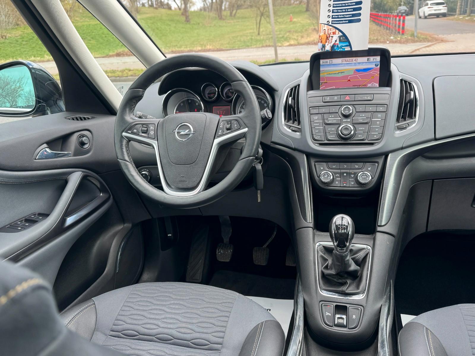 Opel Zafira C 2.0D*Leder*7Sitze*Xenon*Pano*Navi*VOLL!