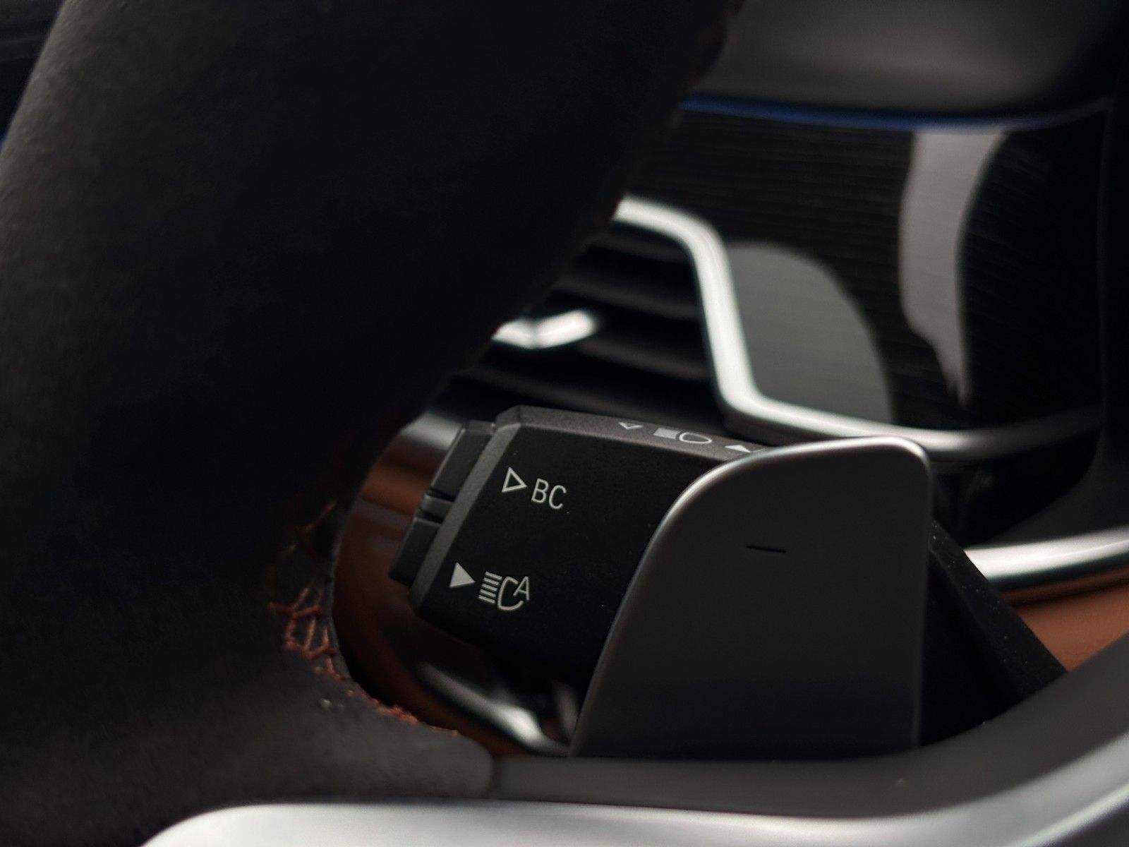 Fahrzeugabbildung BMW 750Li xDrive HUD/Skylounge/H&K/Massage/Luftf.