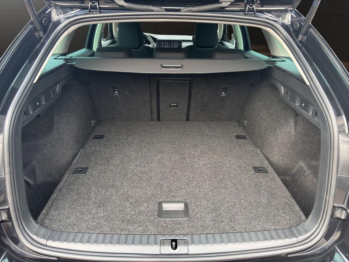 Octavia Style 1.5 TSI  e-TEC DSG RFK HUD ACC