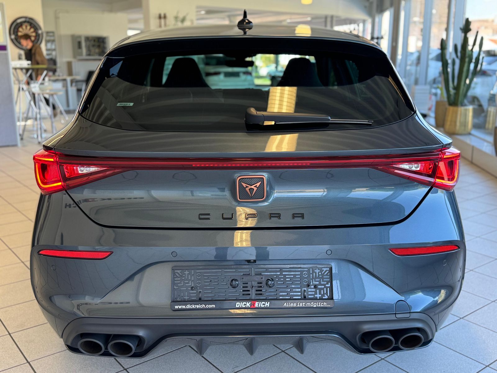 Fahrzeugabbildung CUPRA Leon VZ 2.0 TSI Pano Assist-XL Matrix Full-Link