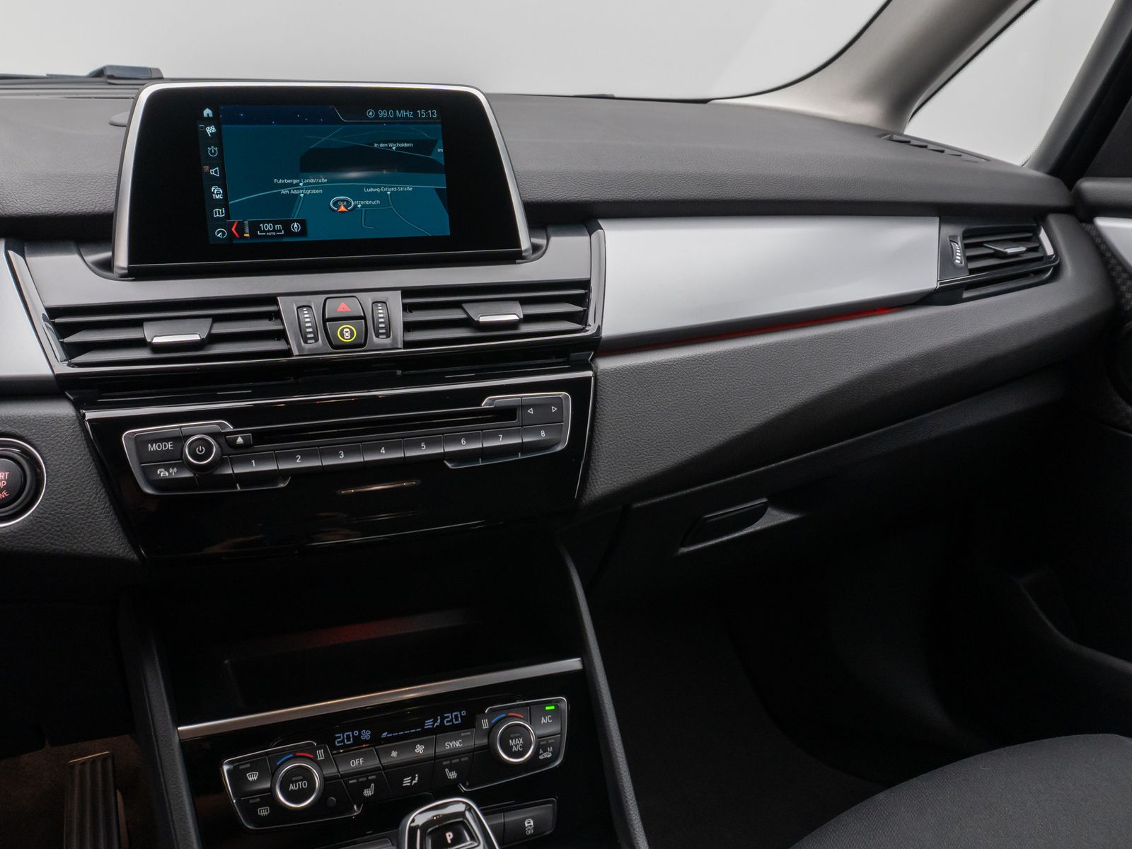 Fahrzeugabbildung BMW 218d Kamera Navi HiFi AHK LED Geschwindigkeitsre