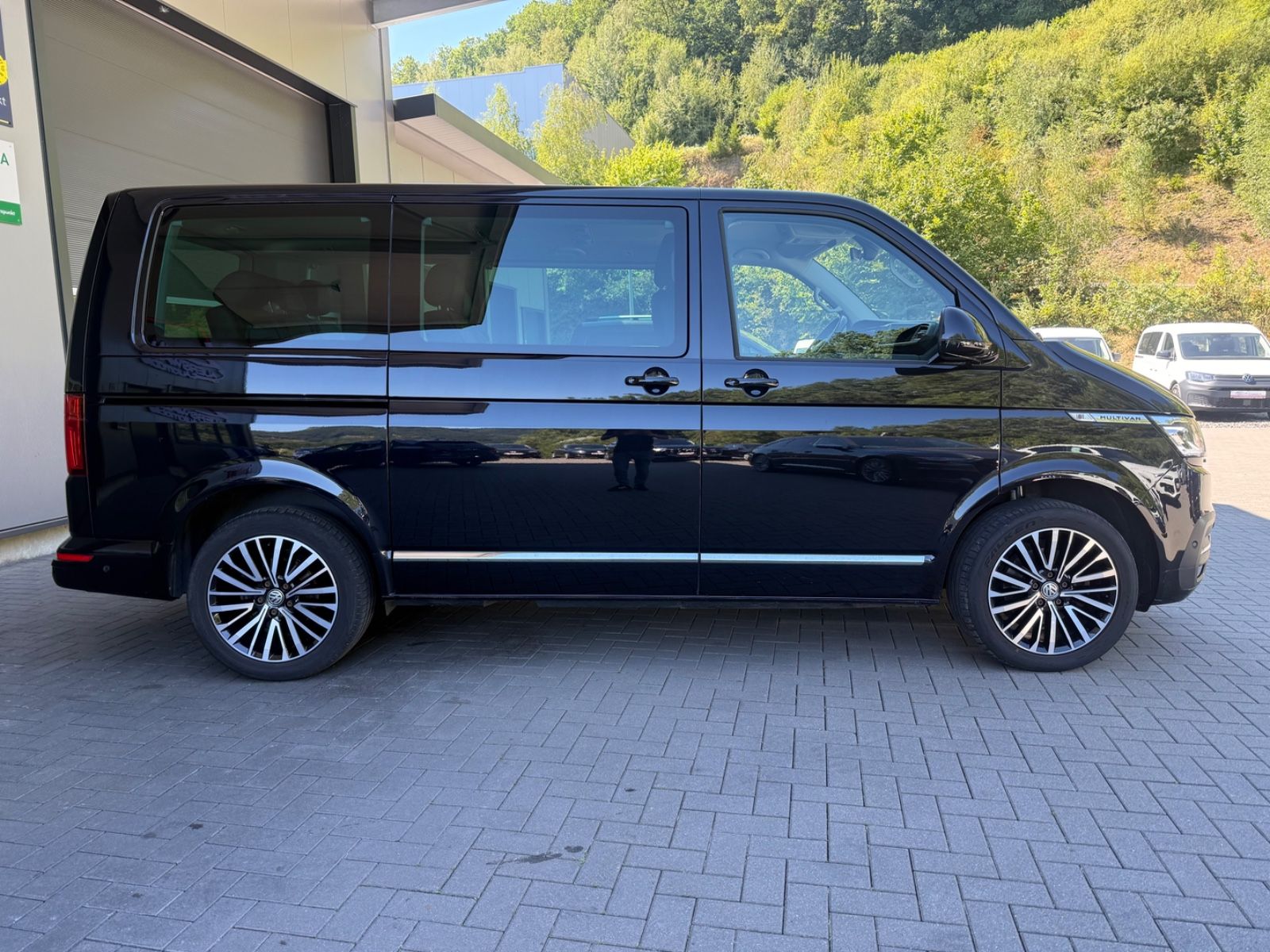Volkswagen T6.1 Multivan FWD Highline DSG LED App AHK foto 5