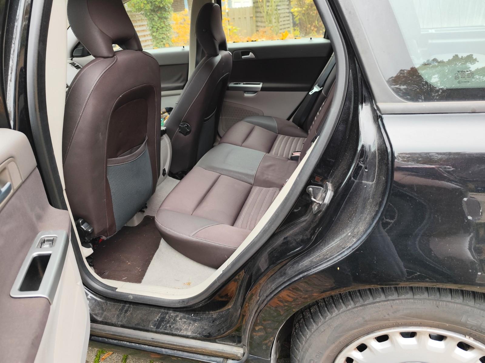 Volvo V50 2010 — photo 6
