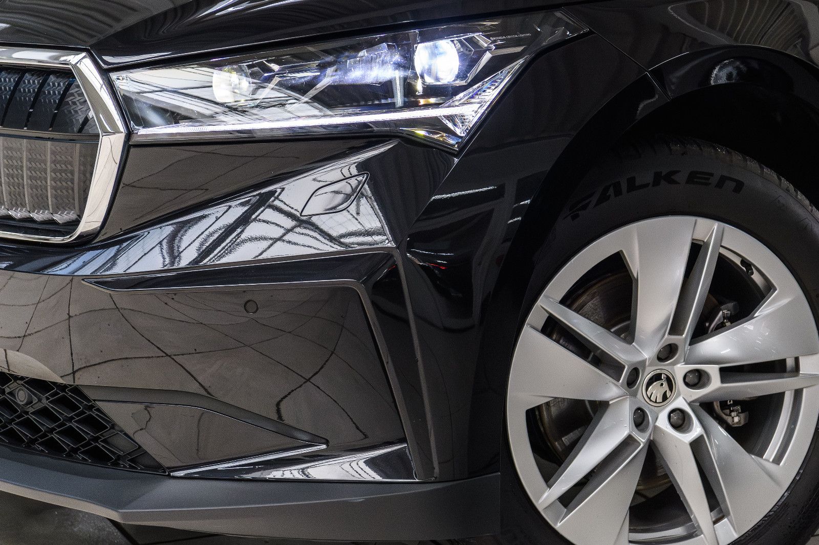 Fahrzeugabbildung SKODA Enyaq 60 Loft MATRIX-LED+RFK+NAVI+KEYLESS+SZH