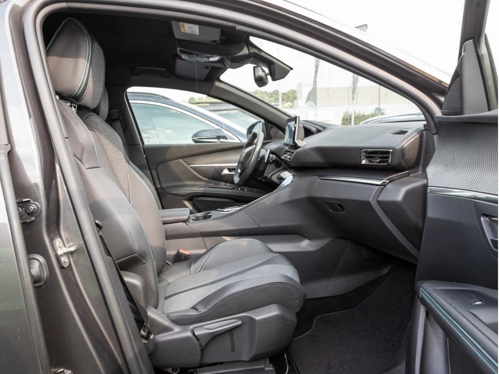Peugeot 3008 Allure Pack HYBRID 136 e-DSC6 AHK ACC LED