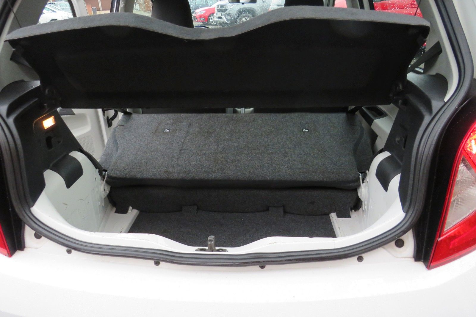 Fahrzeugabbildung SEAT Mii Style 4-TÜREN KLIMA ZV EFH TELVOR 1.HAND