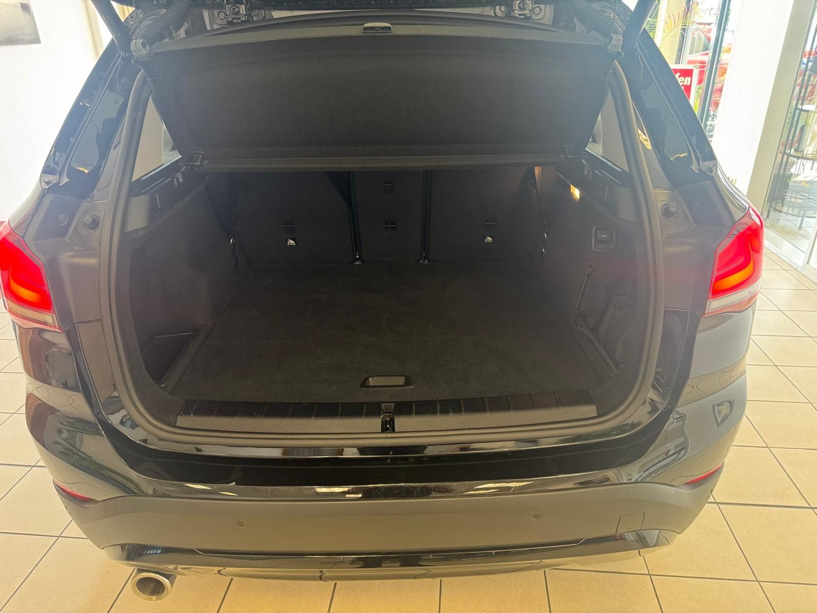 Fahrzeugabbildung BMW X1 Baureihe 18i / NAVI/ SCHECKHEFT / LED /