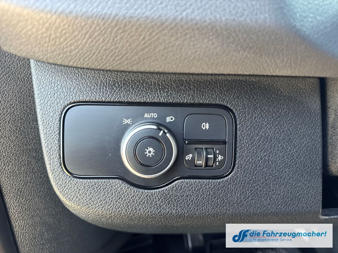 Fahrzeugabbildung Mercedes-Benz Sprinter Pritsche DoKa 316 CDi L3 AHK 3,5t Kamer
