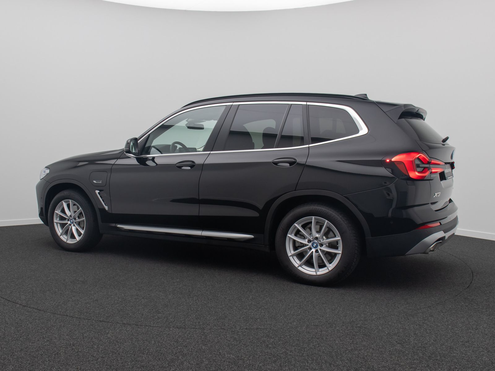Fahrzeugabbildung BMW X3 xD30e Kamera DAB HiFi AHK Sportsitze 18Zoll