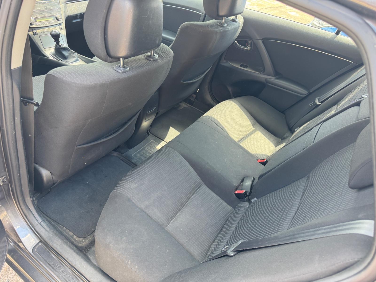 Toyota Avensis 2010 — photo 14