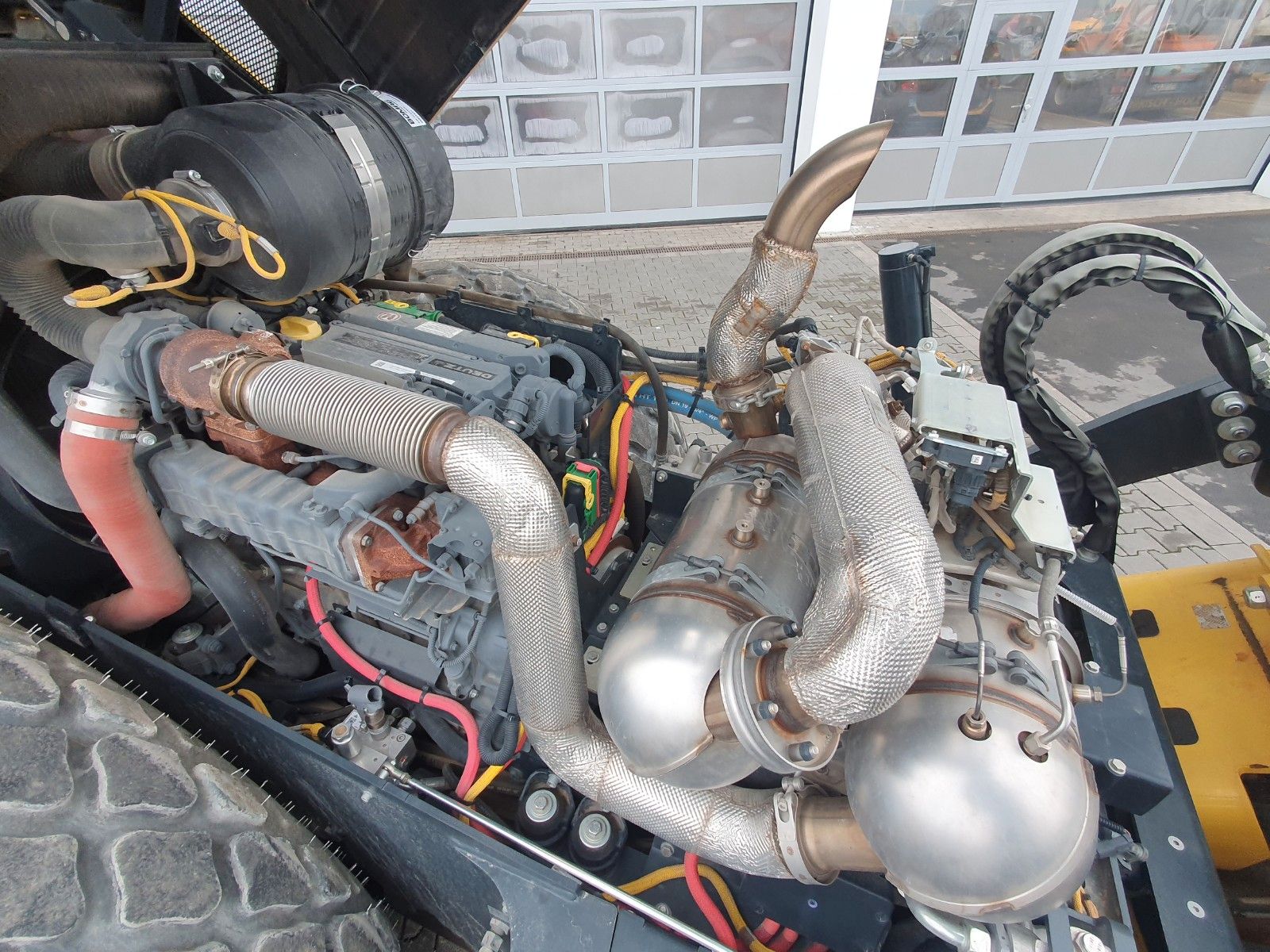 Fahrzeugabbildung BOMAG BW 213 DH / nur 1.087h / Plattenanbauverdicht