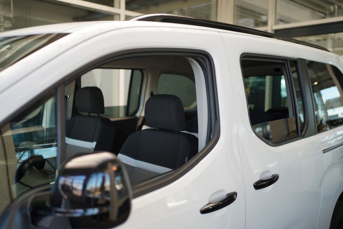 Fahrzeugabbildung Citroën Berlingo XL BlueHDi 130 EAT8 Max 7 Sitzer Navi