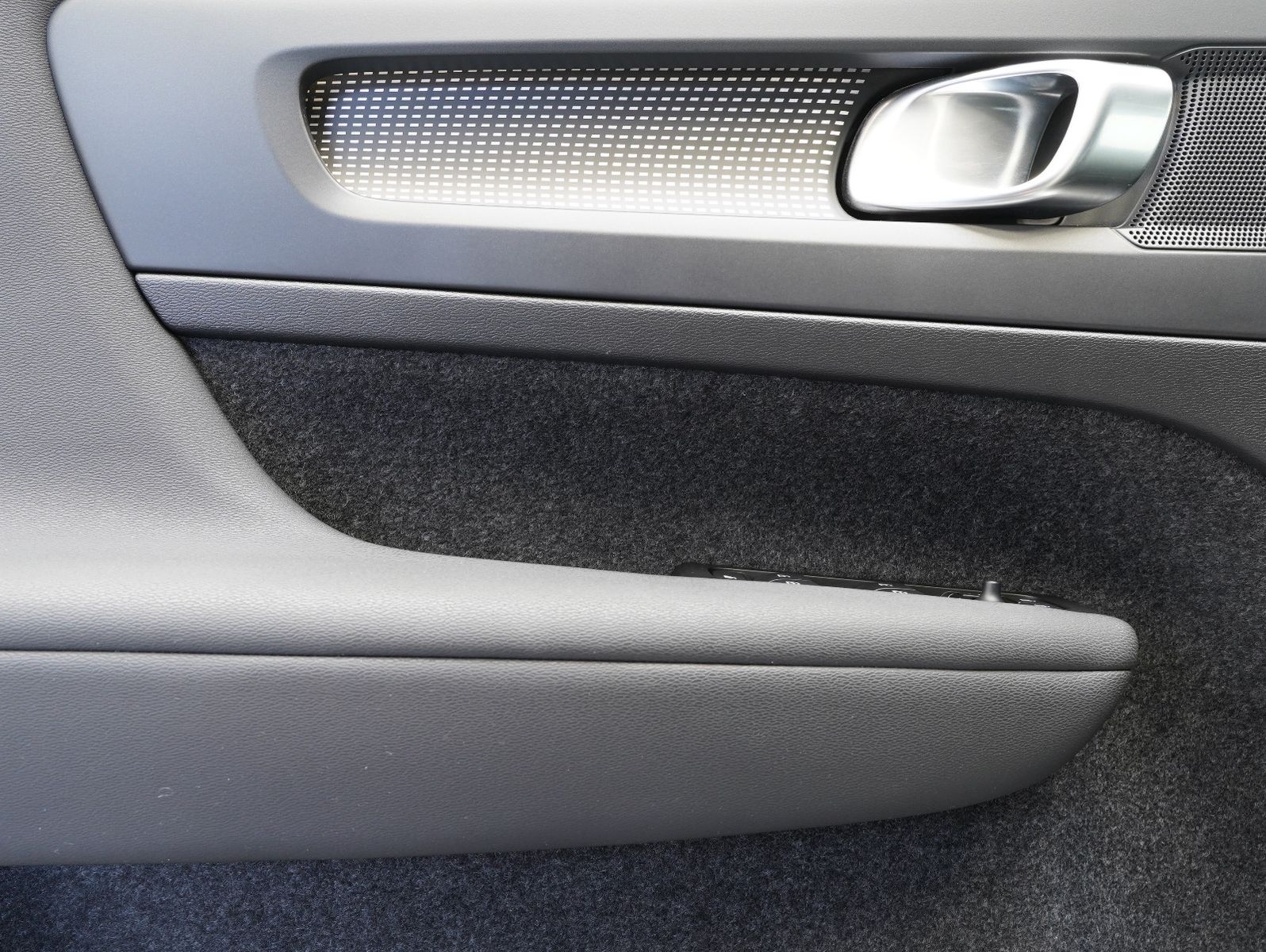 Fahrzeugabbildung Volvo XC40 T5 Recharge Plug-In R Design ACC/KAMERA/AHK