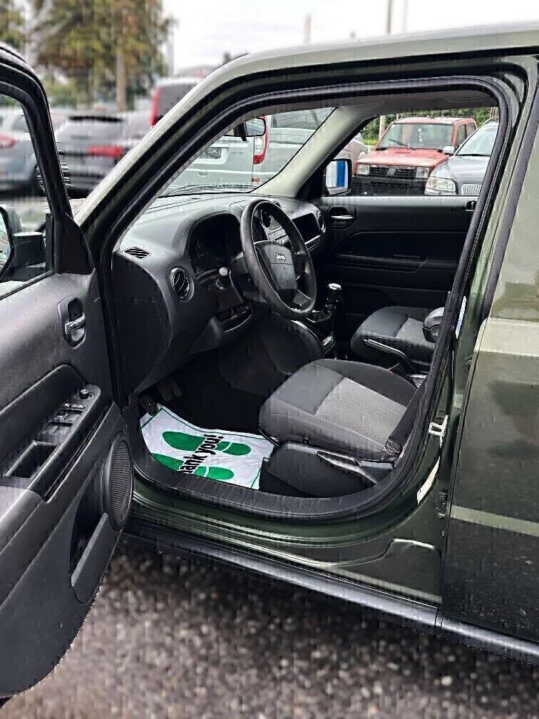 Jeep Patriot 2009 — interior