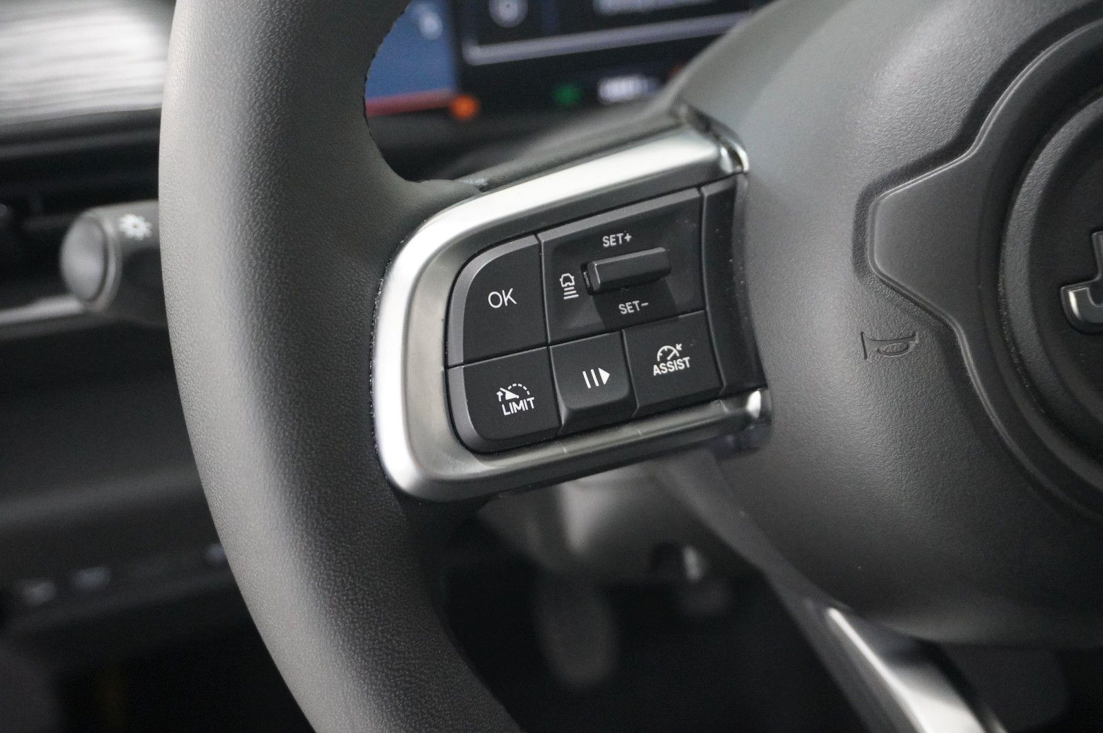 Fahrzeugabbildung Jeep Avenger 1.2 ALTITUDE MY25 NAVI/LED/KAMERA/SH/JBL
