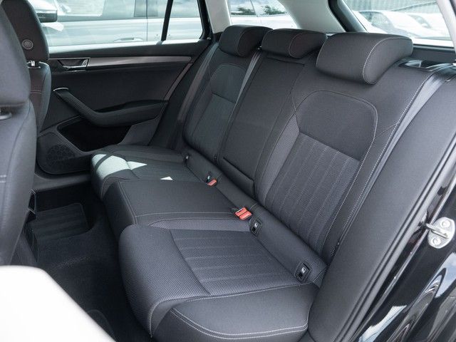 Superb Combi 2.0 TDI Style DSG AHK+MATRIX+RFK+NA