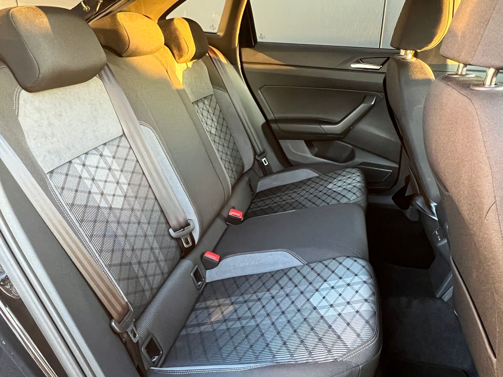 Fahrzeugabbildung Volkswagen Taigo R-Line 1.5 TSI DSG *AHK, IQ-Light, Navi, 1