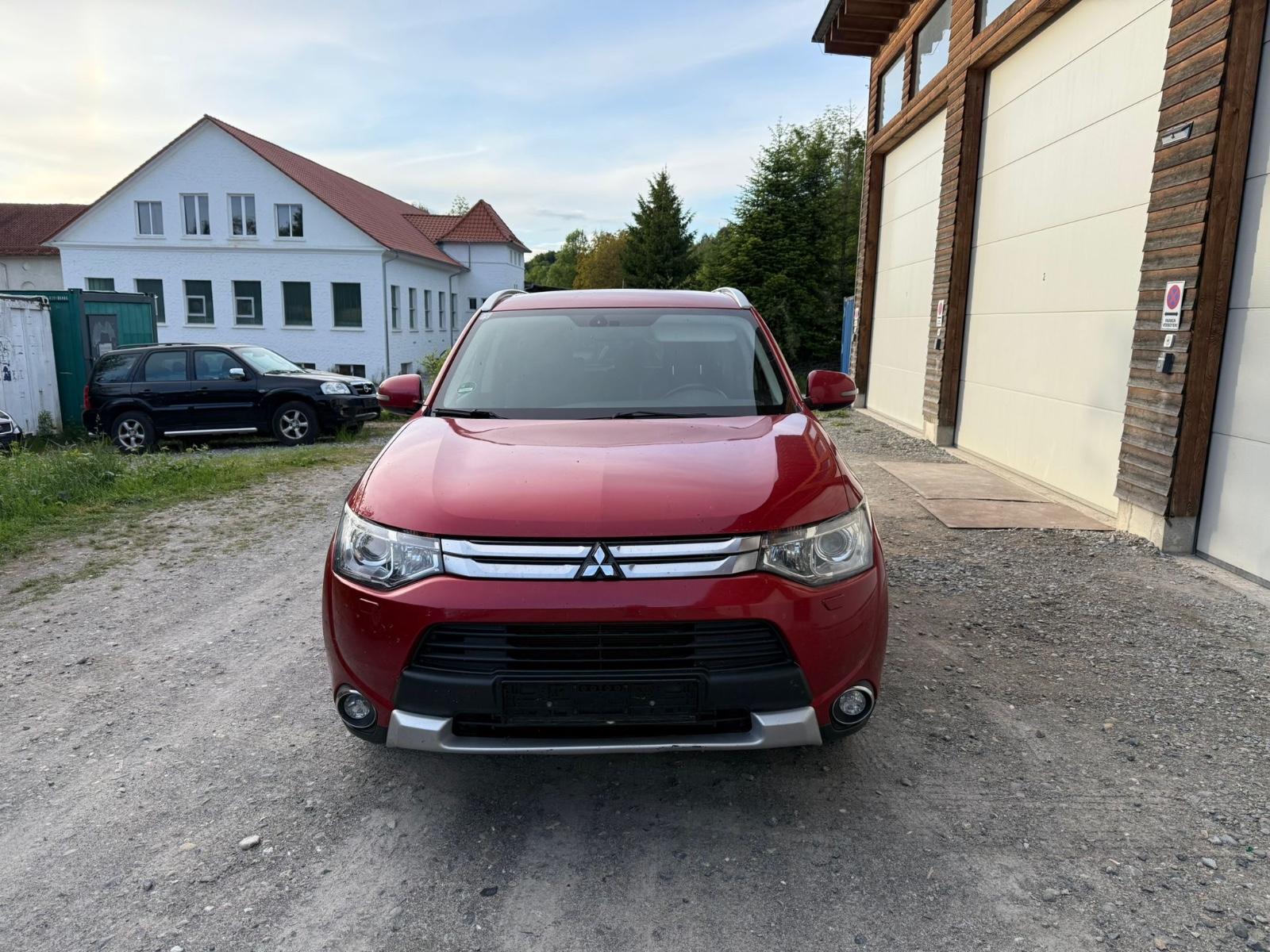 Mitsubishi Outlander ClearTec Invite Allrad / 7 Sitzer /Tüv