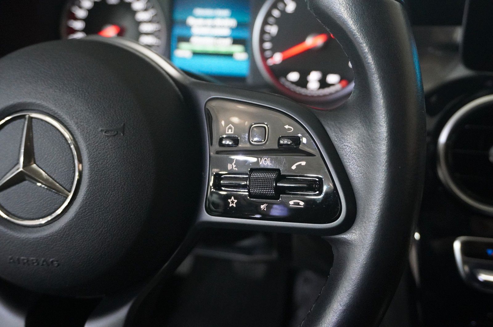 Fahrzeugabbildung Mercedes-Benz C 200D T BUSINESS NAVI/LED/KAMERA/SH/BURMESTER