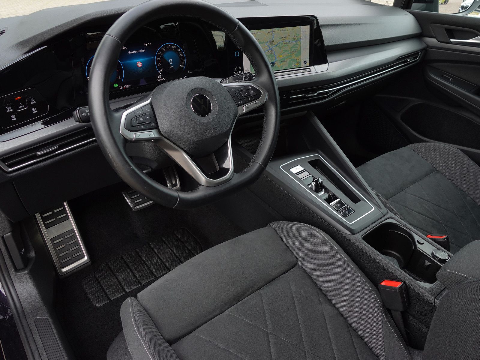 Fahrzeugabbildung Volkswagen Golf 2.0 TSI DSG 4MOTION Style IQ.Light Assist.