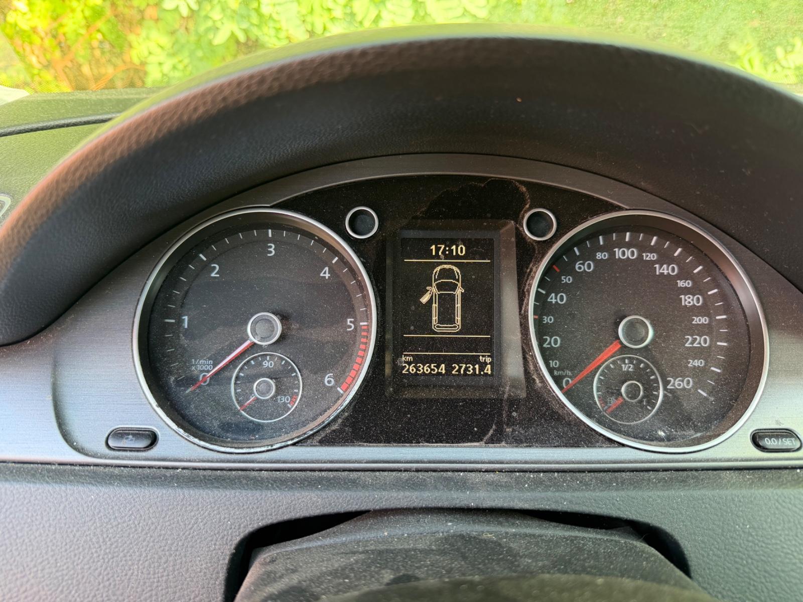 Volkswagen Passat 2011 — photo 9