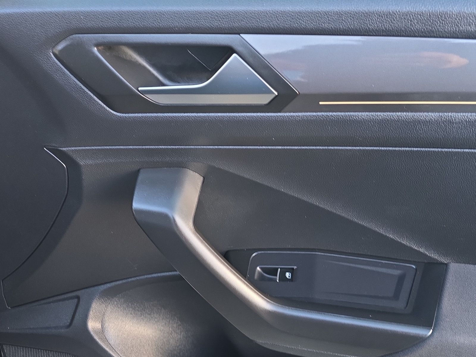 Fahrzeugabbildung Volkswagen T-Roc IQ.DRIVE AUS 1.HAND TOP ZUSTAND