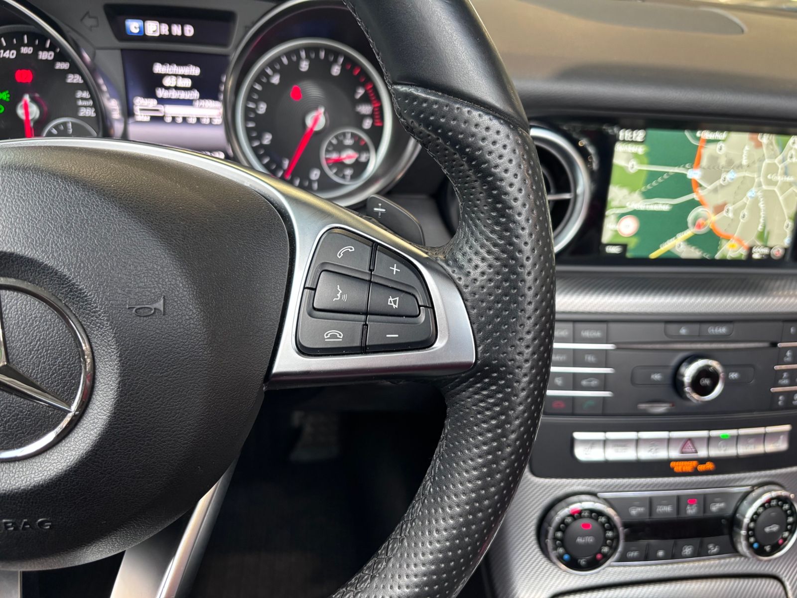 Fahrzeugabbildung Mercedes-Benz SLC 300 9G-Tronic LED NAVI ALU