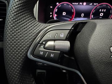 Skoda Karoq Sportline 1.5 AHK*Pano*19 Zoll*Matrix