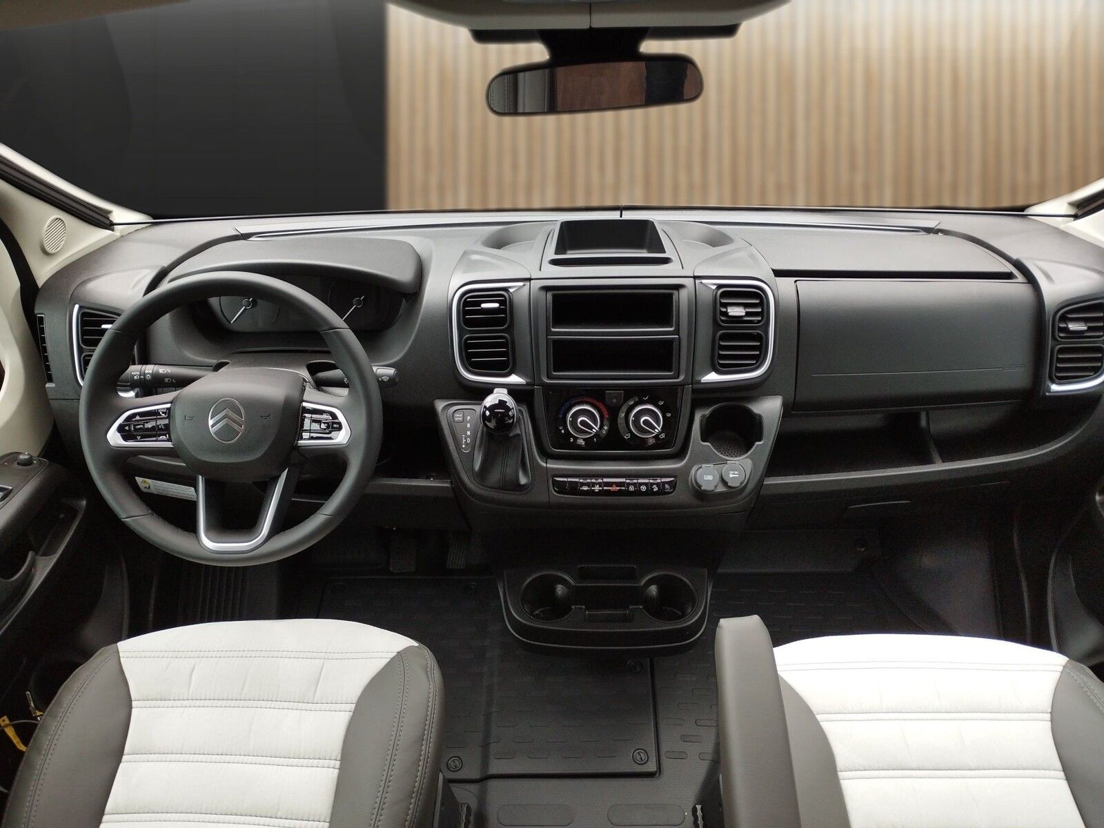 Fahrzeugabbildung Sunlight Adventure T 68C Automatik, Dörr Edition, TV