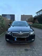 Skoda Superb 2.0 TSI DSG Exclusive Combi Exclusive - Skoda Superb Exclusive mit Benzin-Antrieb