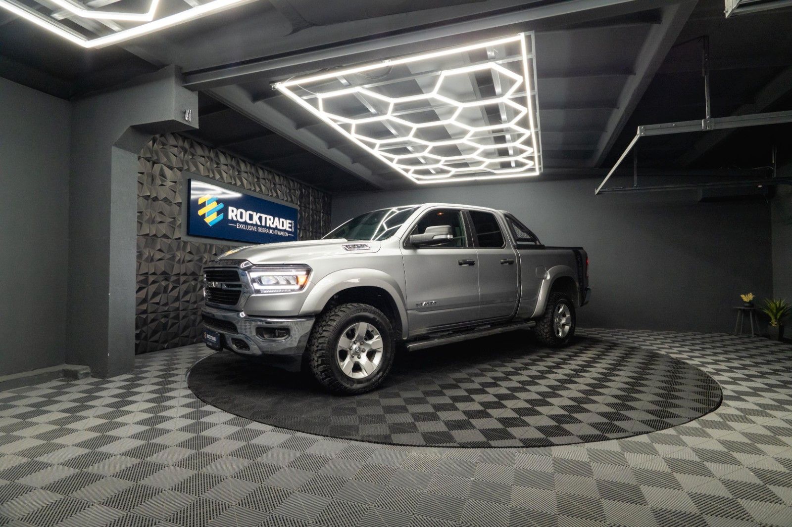 Fahrzeugabbildung Dodge RAM 5.7 V8 HEMI 4x4 OFFROAD Bodylift LONGBED LED