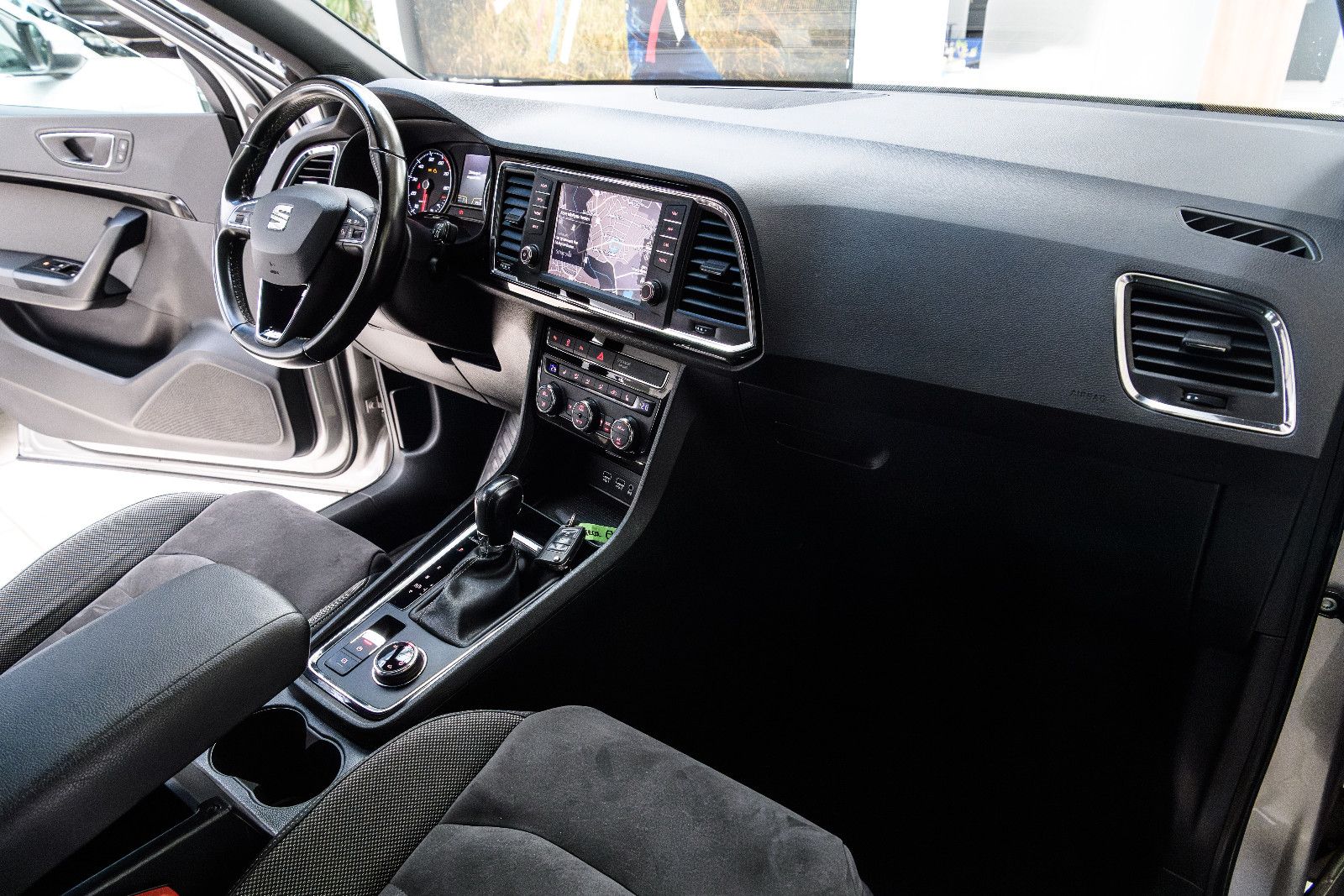 Fahrzeugabbildung SEAT Ateca Xcellence 4Drive +DSG+ Navi + AHK + Kamera