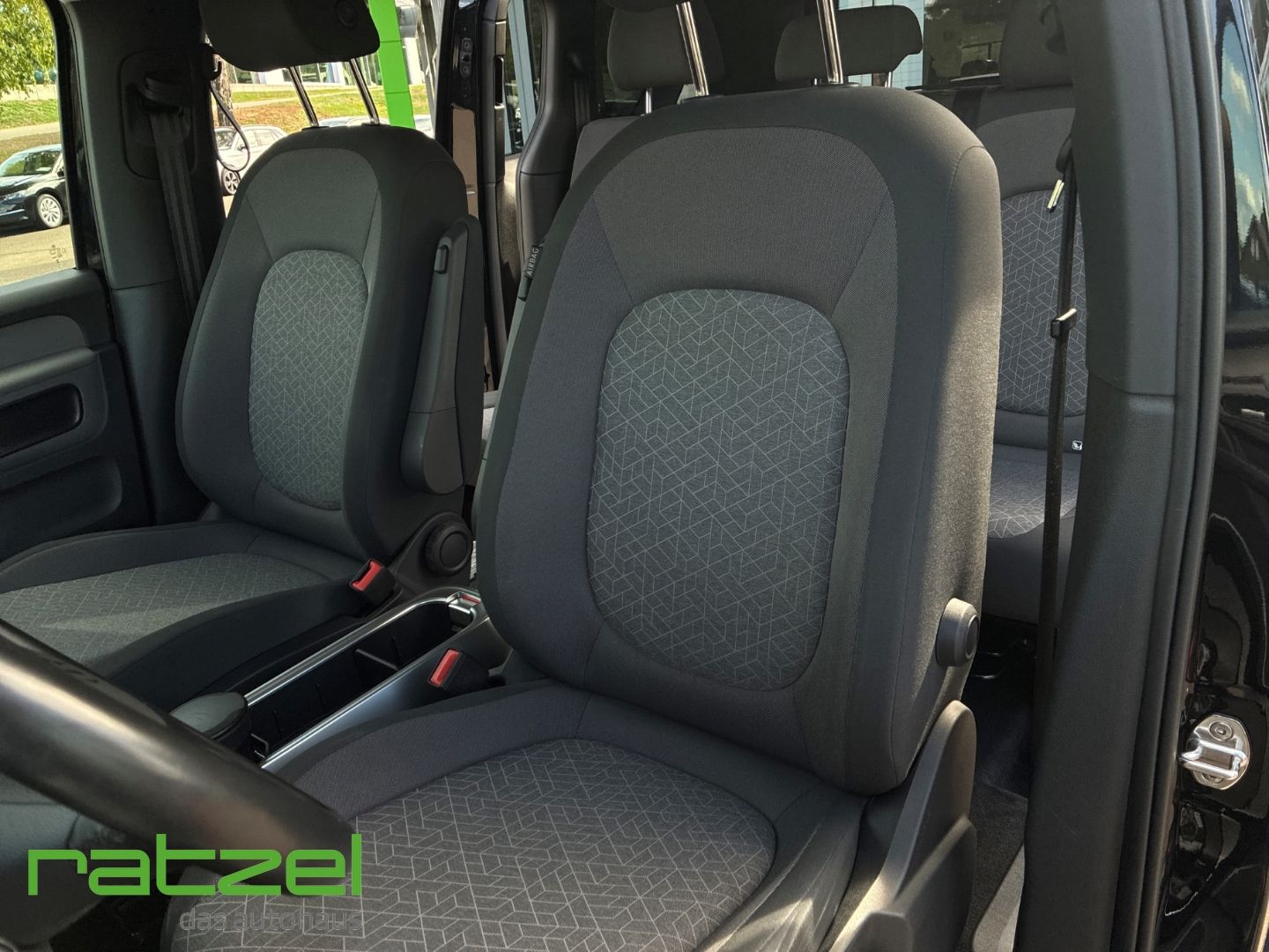 Fahrzeugabbildung Volkswagen ID. Buzz Bus Pro Motor: 210 kW (286 PS) 79 kWh G