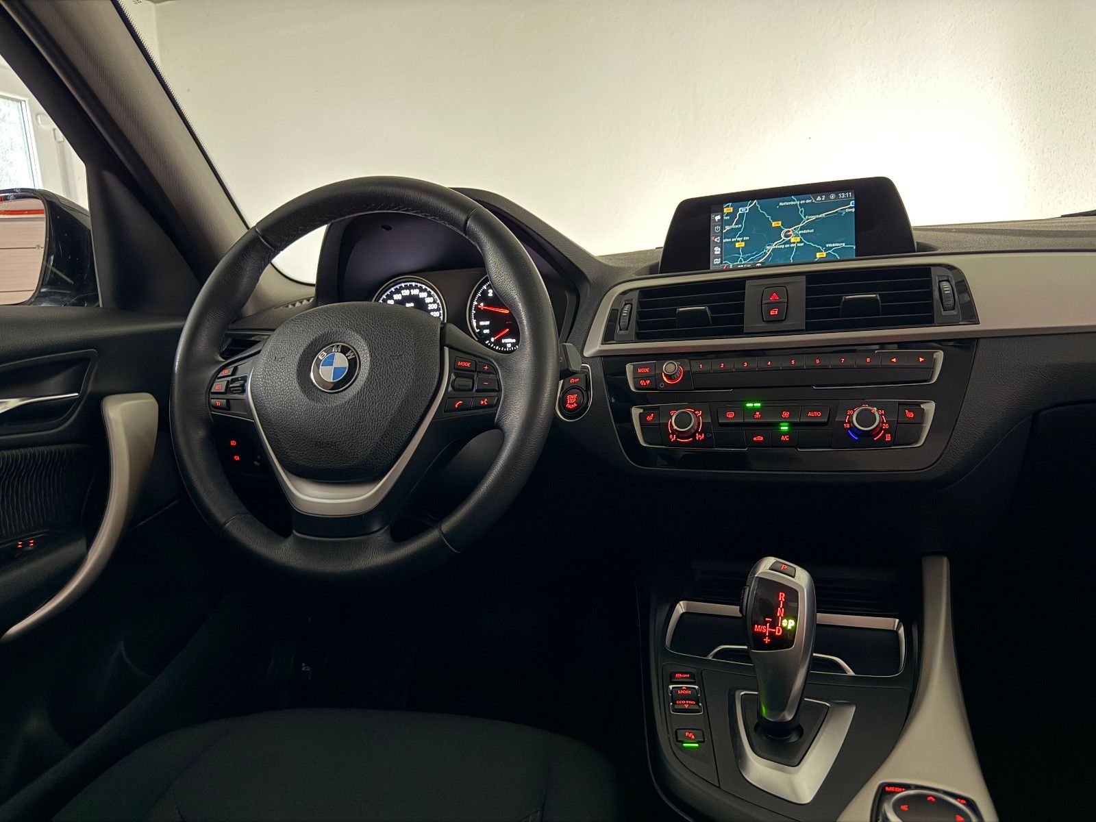 Fahrzeugabbildung BMW 118 i Aut. Advantage/NAVI BUSINESS/KLIMAAUT./LED
