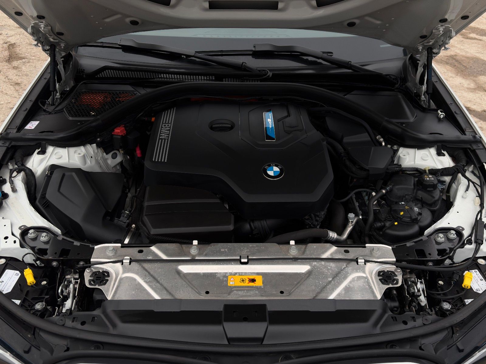 Fahrzeugabbildung BMW 330e Touring Advantage Akustik LcPlus HIFI CAM