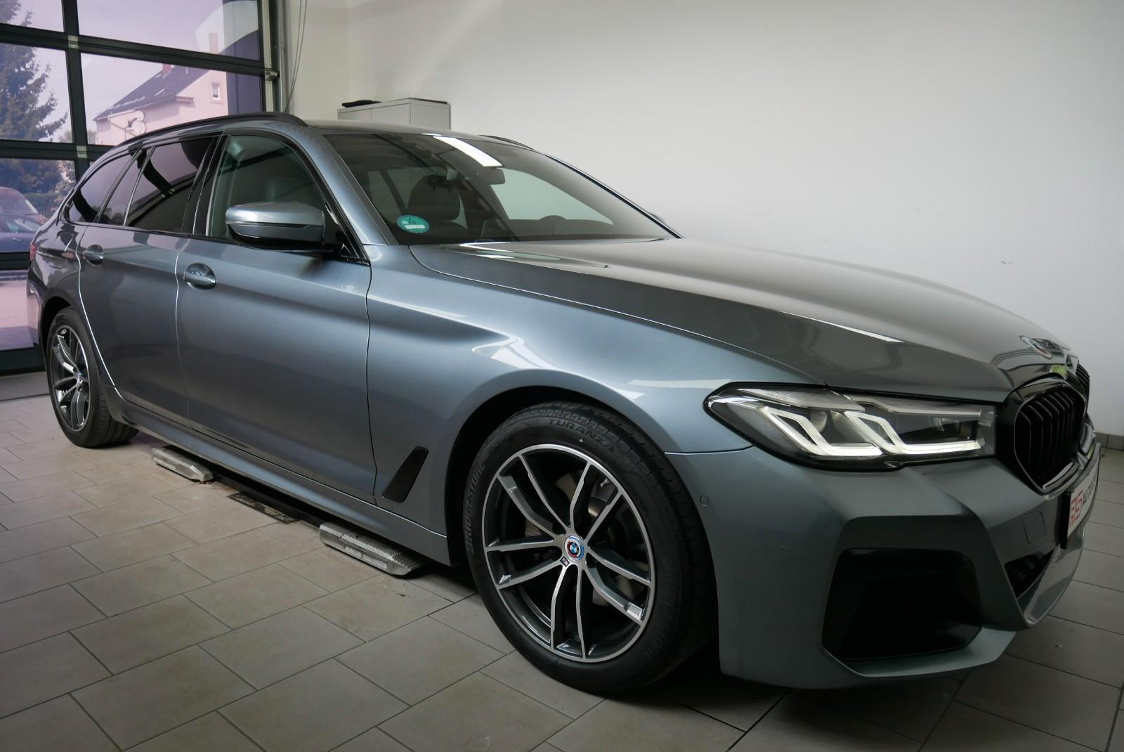 BMW 520 i M Sport HUD Keyless Shadow Leder LED AHK