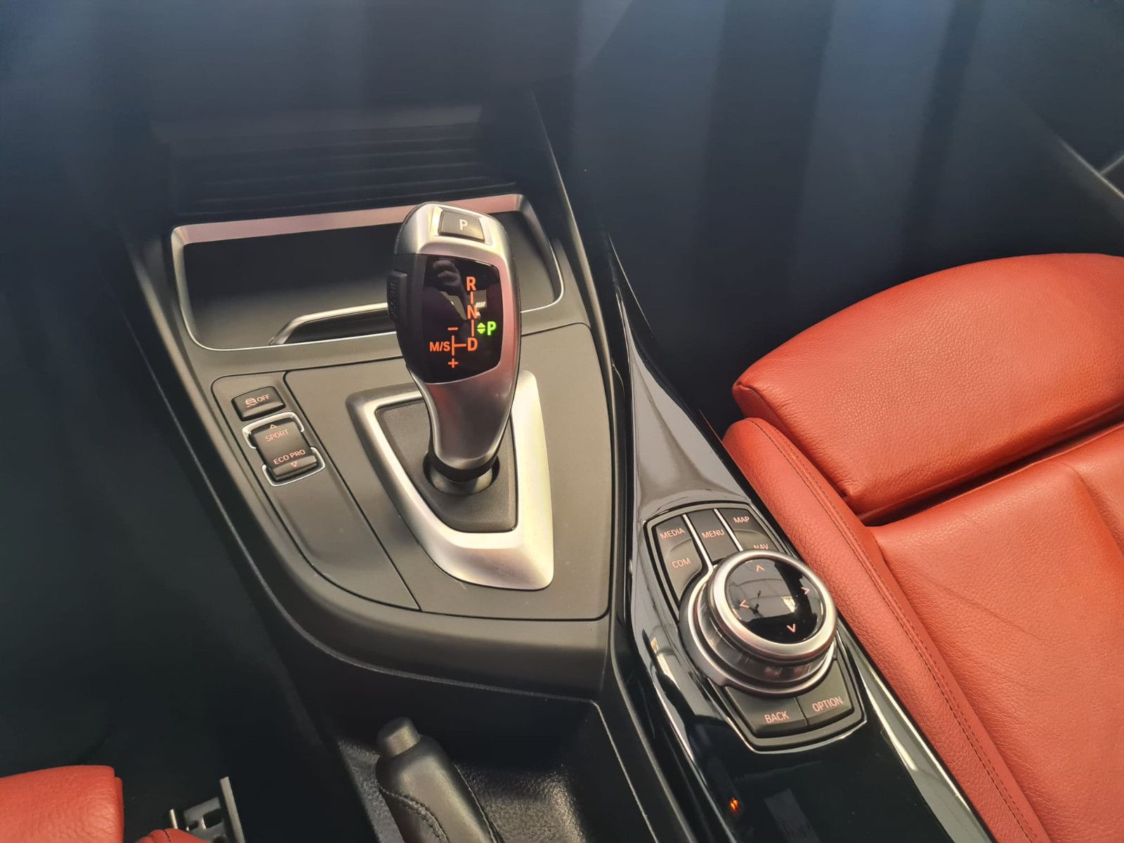 Fahrzeugabbildung BMW 220i Coupe Sport Line / NAVI / PDC / 1. Hand