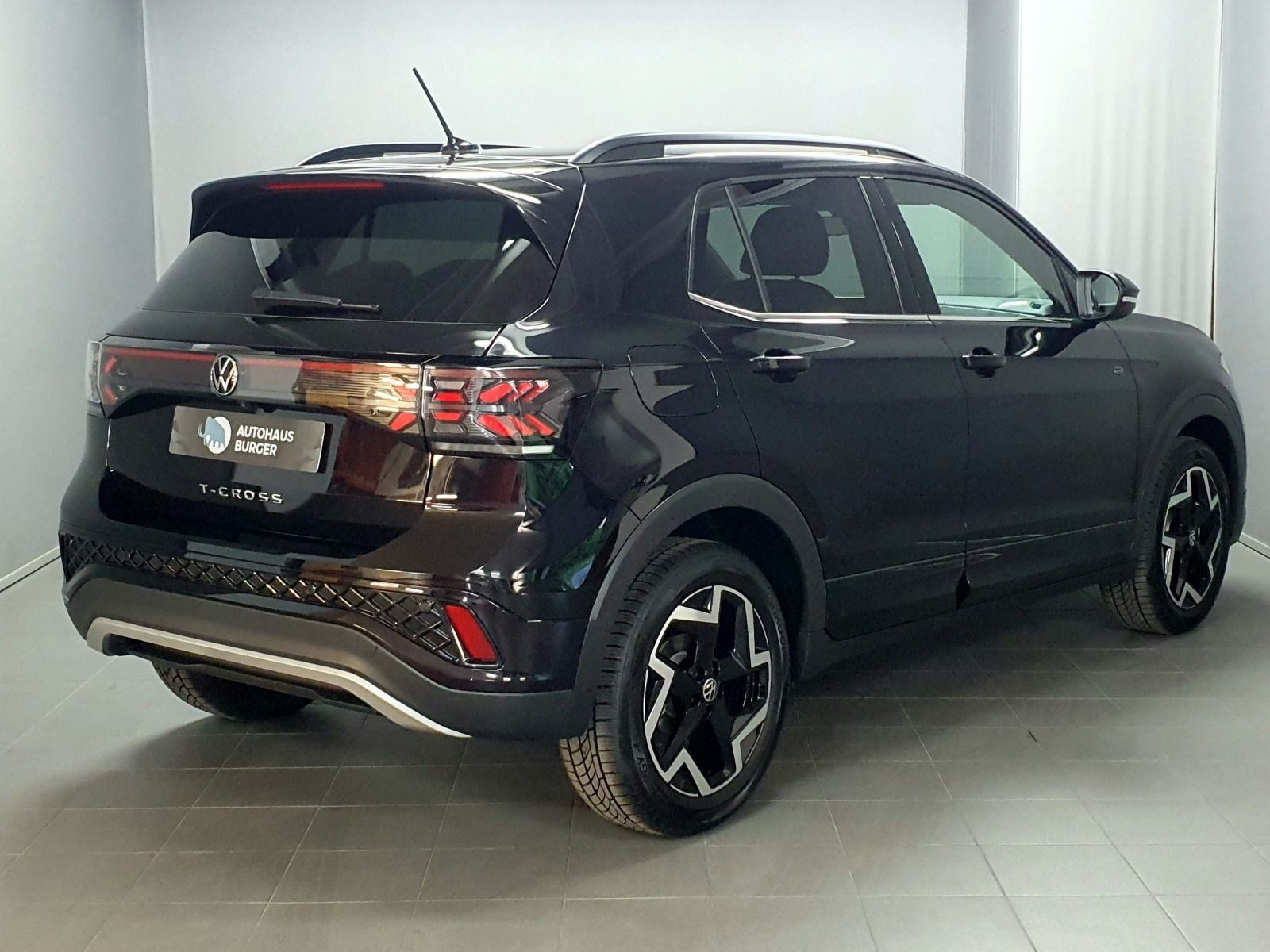 Volkswagen T-Cross R-Line 1.0TSI DSG ACC IQ.LIGHT RFK foto 4