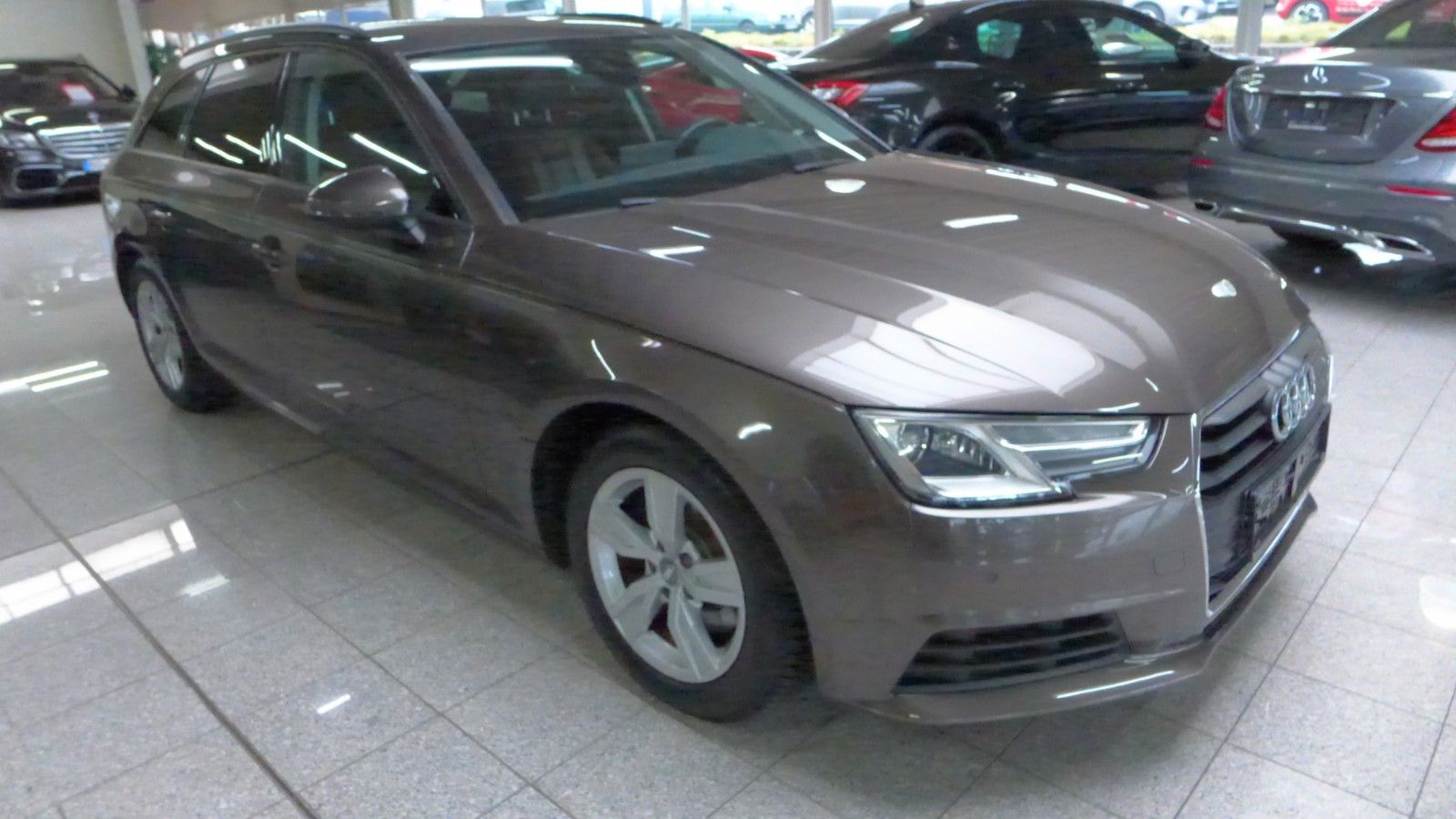 Audi A4 - 1