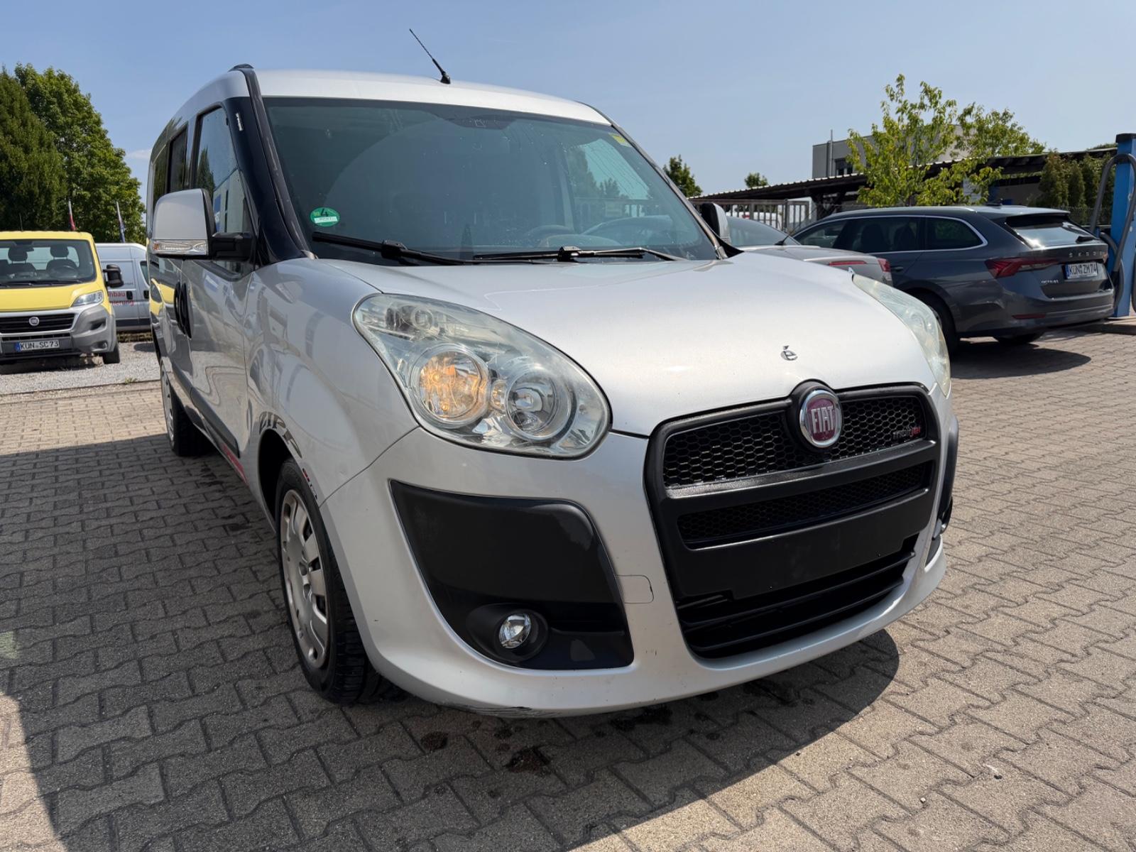 Fiat Doblo 2011 — interior