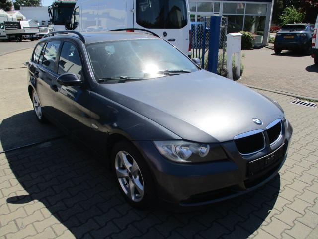 BMW 320 2006 — rear view