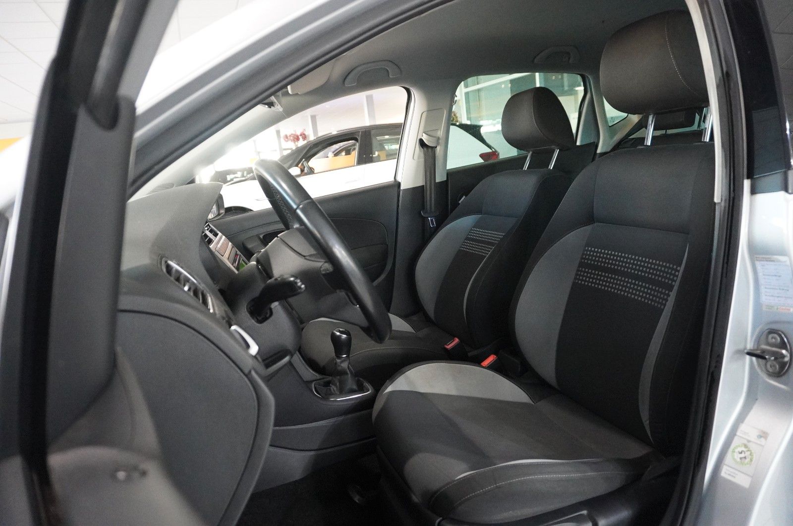 Fahrzeugabbildung Volkswagen Polo V 1.2 LIFE 5-TÜR KLIMA/SHZ/ALU/TEMP./SPORT