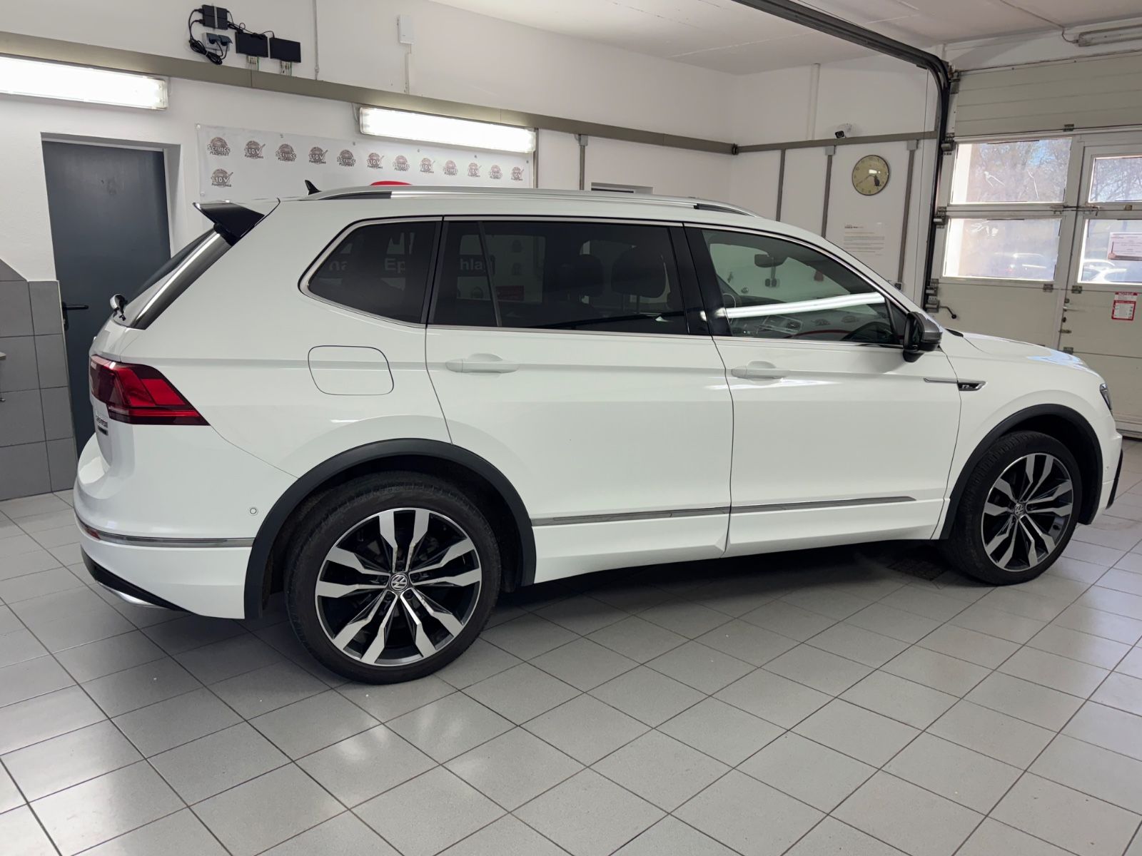 Volkswagen Tiguan Allspace R-Line 4Motion 2.0TSI AHK 360 foto 4