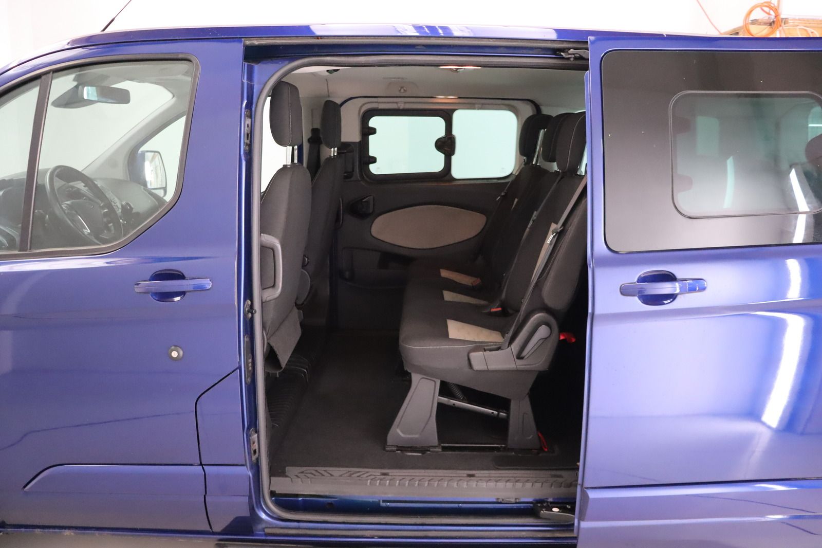 Fahrzeugabbildung Ford Tourneo Custom 2.2 TDCi * 8 Sitzplätze
