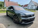 Volkswagen Tiguan Allspace 2.0 TSI 2xR-Line 4MOTION 7Sitzer - Volkswagen Tiguan Allspace mit Benzin-Antrieb: Grau, Panorama-Dach