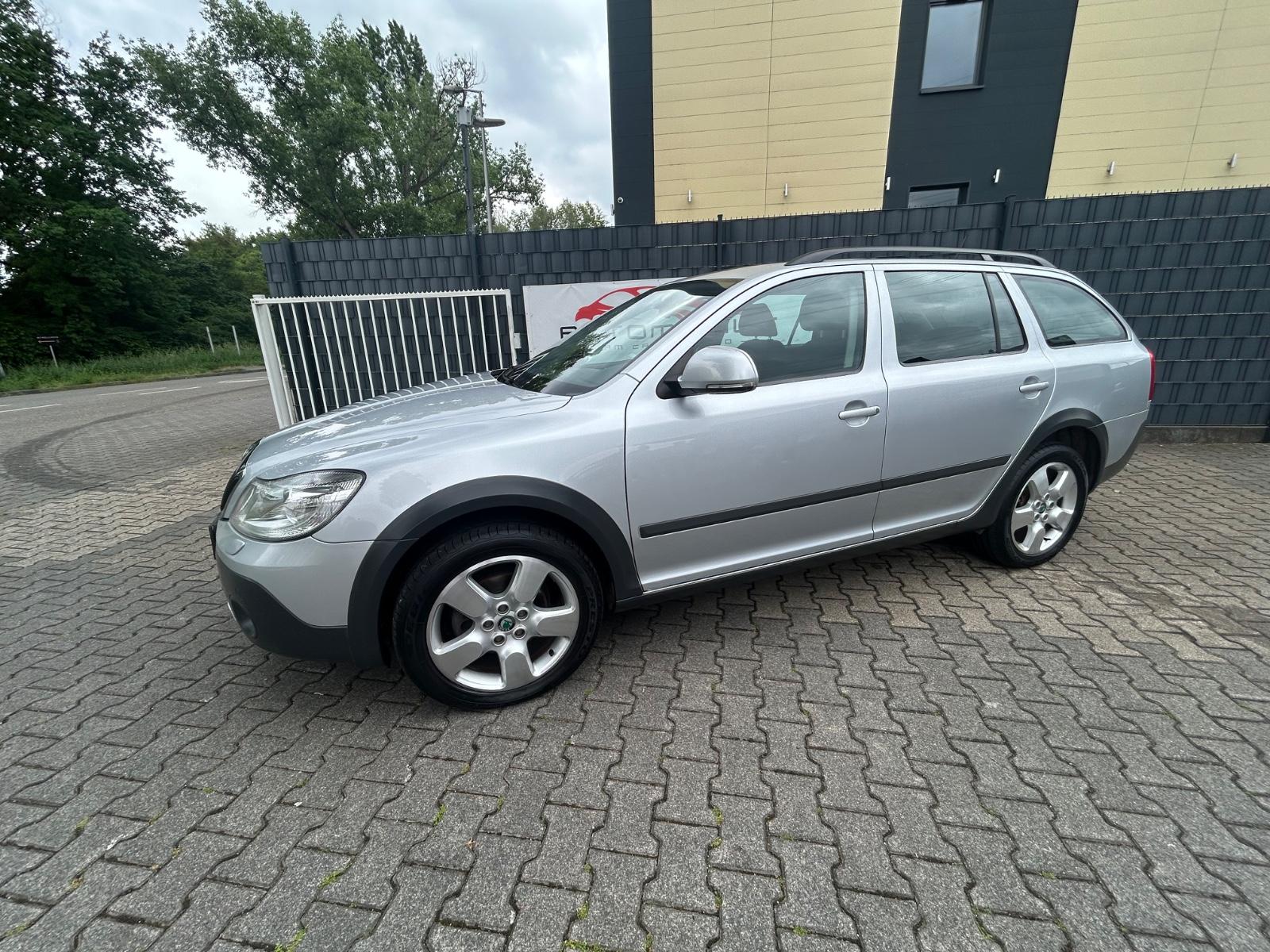 Skoda Octavia Combi Scout 4X4/8fach/Klima/Scheckheft